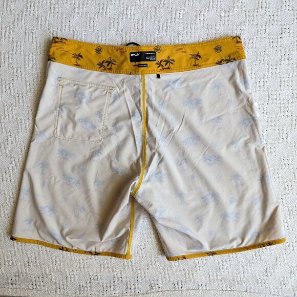 Oakley Men's Size 34 Board Shorts Swim Trunks Spellout Orange Yellow - Picture 9 of 9